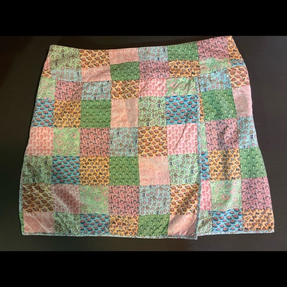 Vineyard Vines size 4 Skirt. Like New - Picture 2 of 2